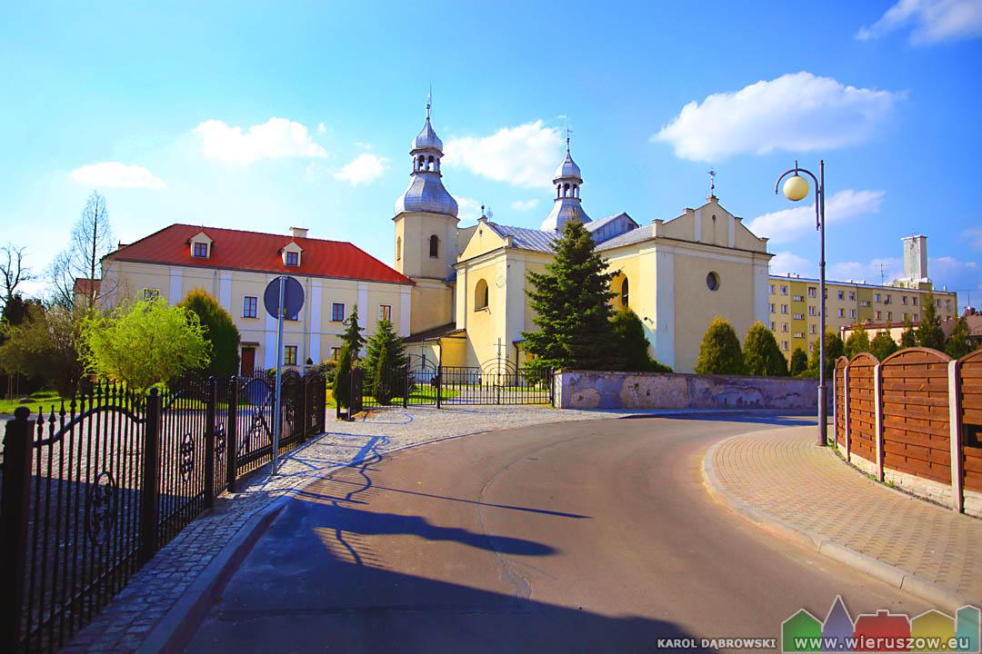 Klasztor w słoneczny dzień